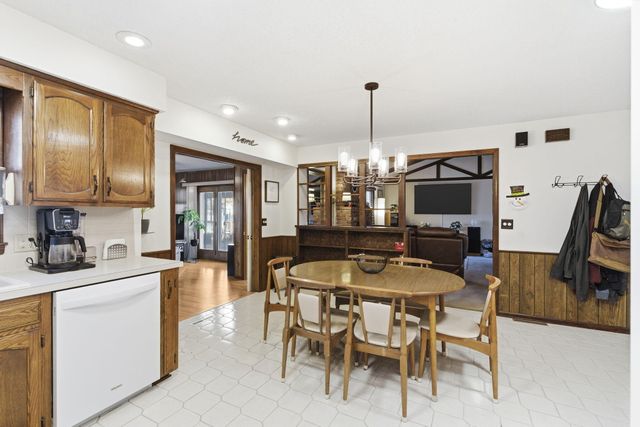 1345 E Woodgate Street, Springfield, MO 65804