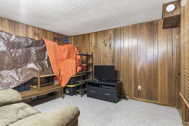 1345 E Woodgate Street, Springfield, MO 65804