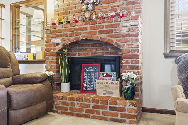 1345 E Woodgate Street, Springfield, MO 65804