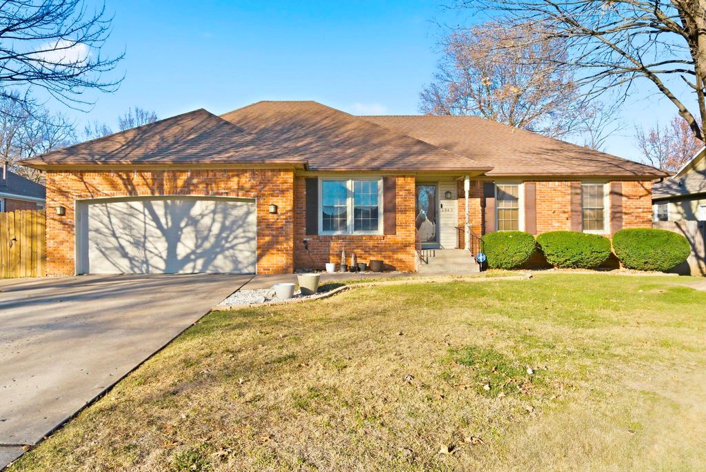1345 E Woodgate Street, Springfield, MO 65804