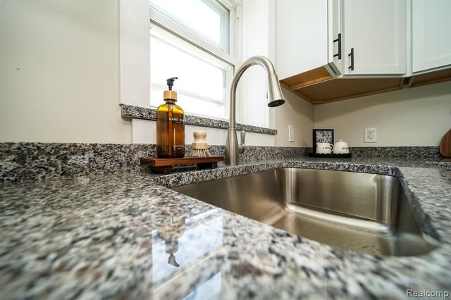 29114 Richard Street, Westland, MI 48186