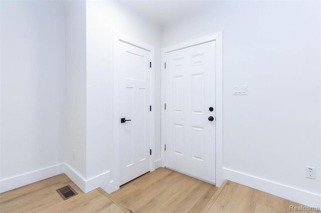 22707 Playview Street, Saint Clair Shores, MI 48082
