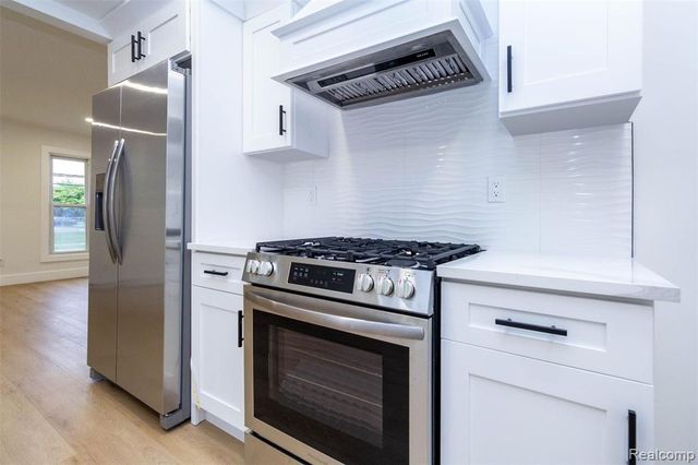 22707 Playview Street, Saint Clair Shores, MI 48082