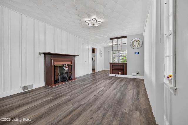 1906 Lampter St, Louisville, KY 40216