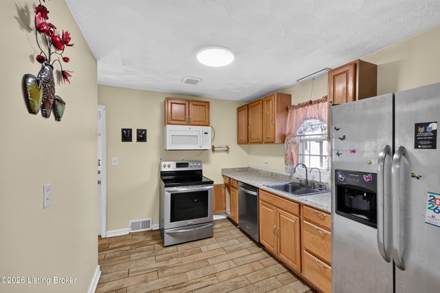 1906 Lampter St, Louisville, KY 40216