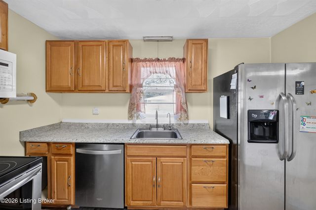 1906 Lampter St, Louisville, KY 40216