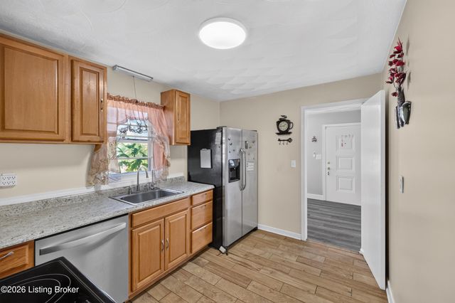 1906 Lampter St, Louisville, KY 40216