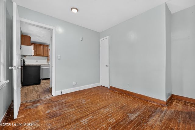1906 Lampter St, Louisville, KY 40216
