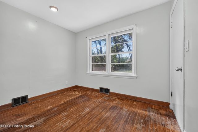 1906 Lampter St, Louisville, KY 40216