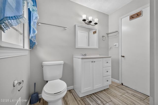 1906 Lampter St, Louisville, KY 40216