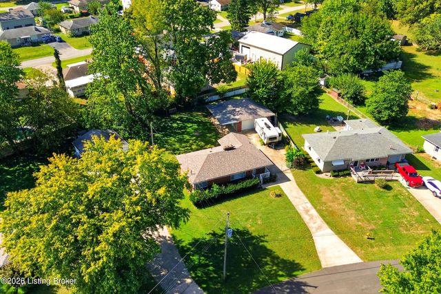 1906 Lampter St, Louisville, KY 40216