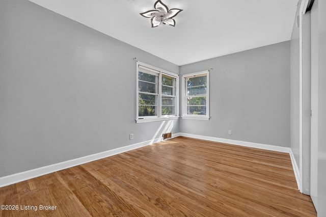 1906 Lampter St, Louisville, KY 40216