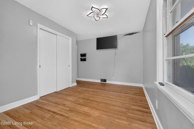 1906 Lampter St, Louisville, KY 40216