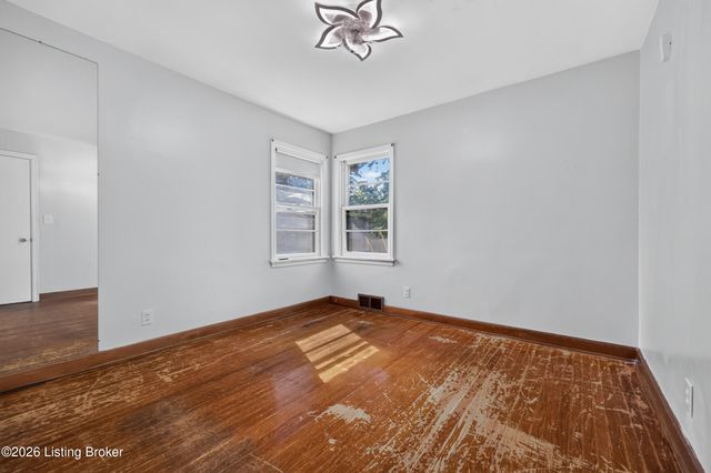 1906 Lampter St, Louisville, KY 40216
