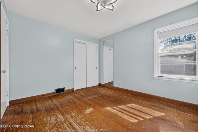 1906 Lampter St, Louisville, KY 40216