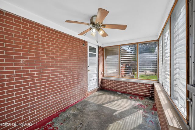1906 Lampter St, Louisville, KY 40216