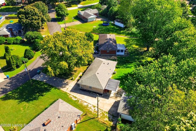 1906 Lampter St, Louisville, KY 40216