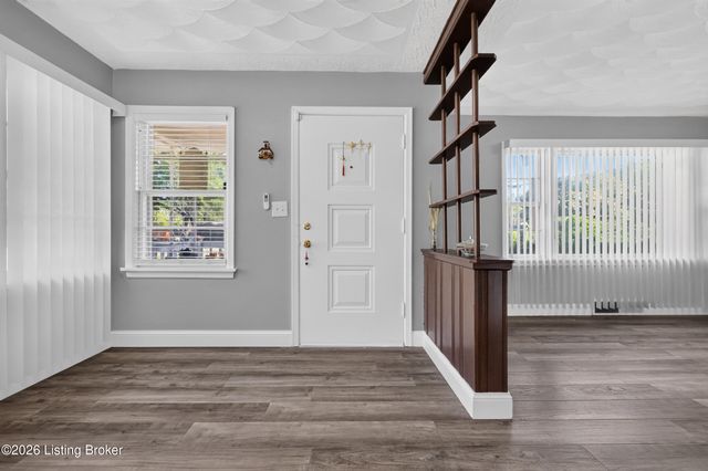 1906 Lampter St, Louisville, KY 40216