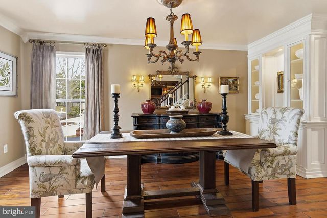 5 JON DR, Barnegat, NJ 08005