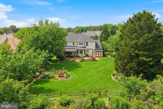 5 JON DR, Barnegat, NJ 08005