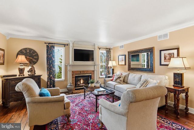 5 JON DR, Barnegat, NJ 08005