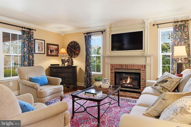 5 JON DR, Barnegat, NJ 08005