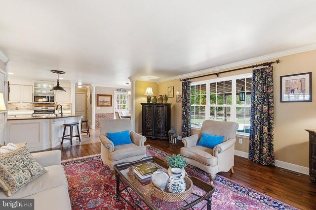 5 JON DR, Barnegat, NJ 08005