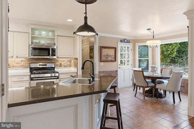 5 JON DR, Barnegat, NJ 08005