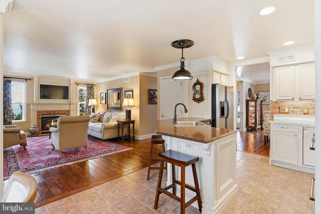 5 JON DR, Barnegat, NJ 08005