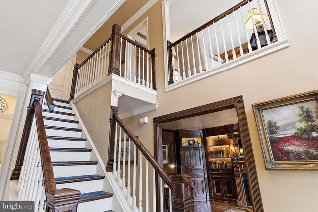 5 JON DR, Barnegat, NJ 08005