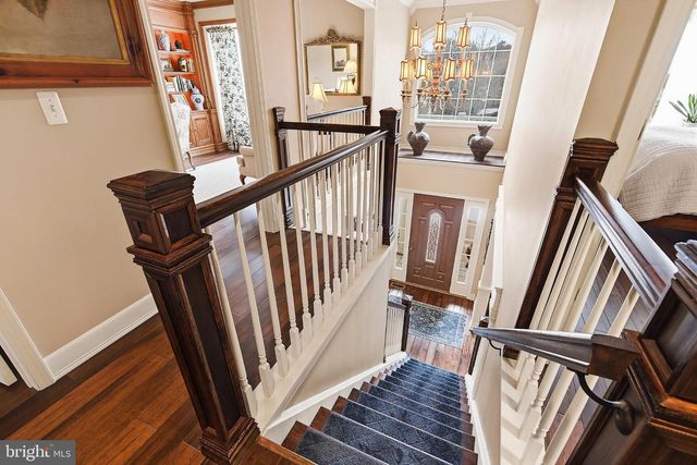 5 JON DR, Barnegat, NJ 08005