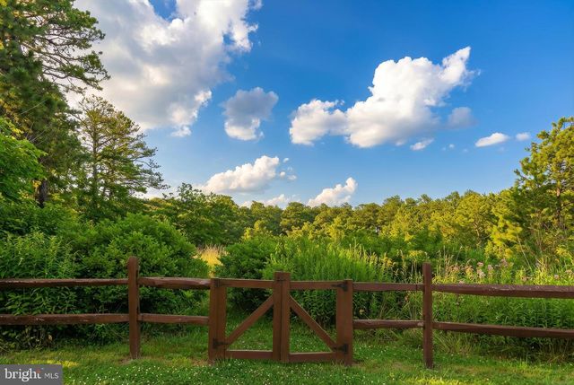 5 JON DR, Barnegat, NJ 08005