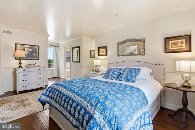 5 JON DR, Barnegat, NJ 08005