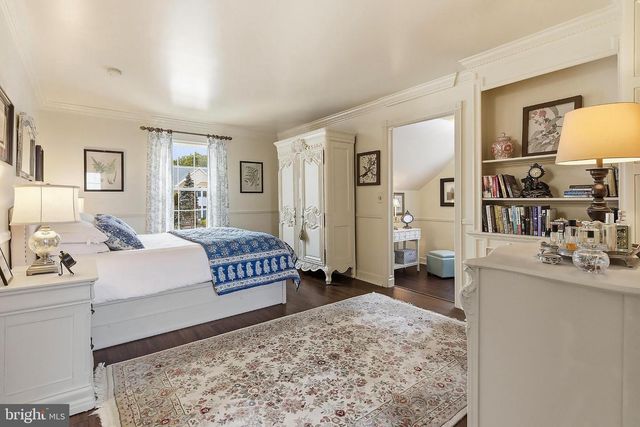 5 JON DR, Barnegat, NJ 08005