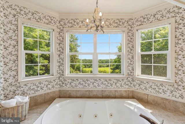 5 JON DR, Barnegat, NJ 08005