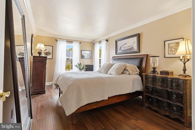 5 JON DR, Barnegat, NJ 08005