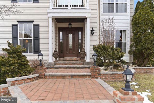 5 JON DR, Barnegat, NJ 08005