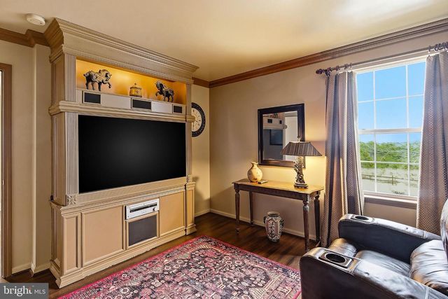 5 JON DR, Barnegat, NJ 08005