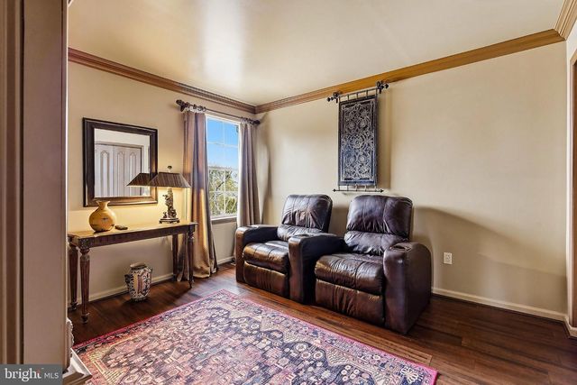 5 JON DR, Barnegat, NJ 08005