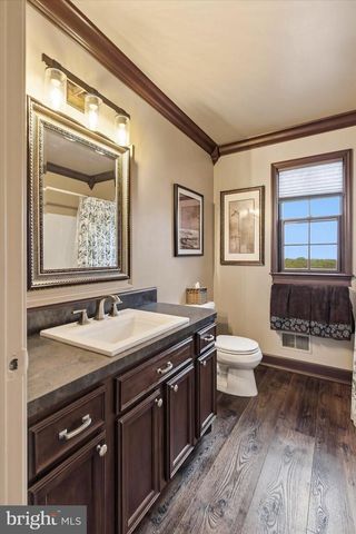 5 JON DR, Barnegat, NJ 08005