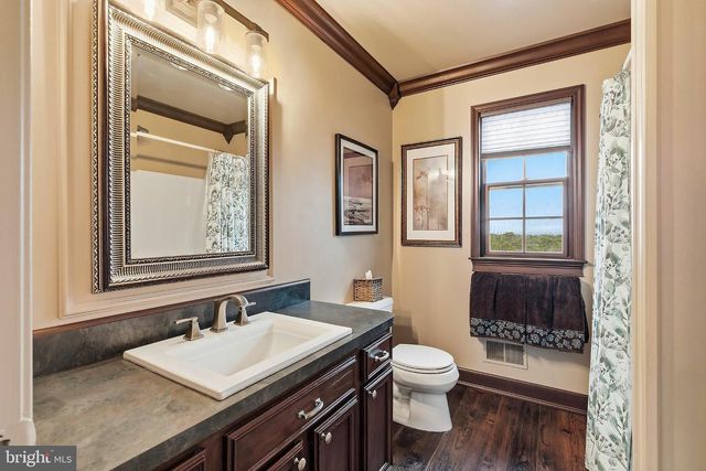 5 JON DR, Barnegat, NJ 08005