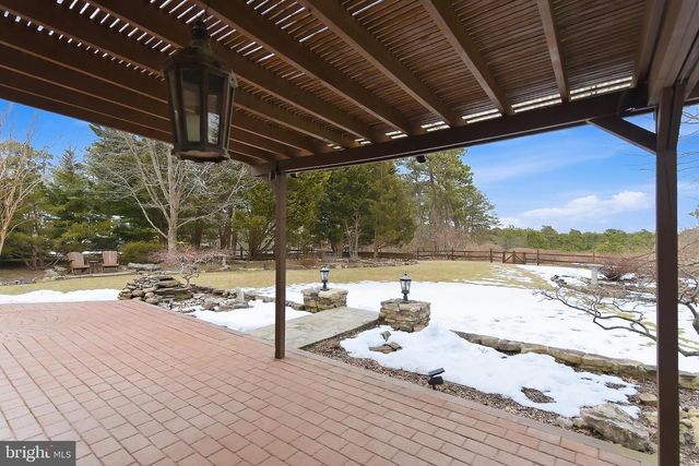 5 JON DR, Barnegat, NJ 08005