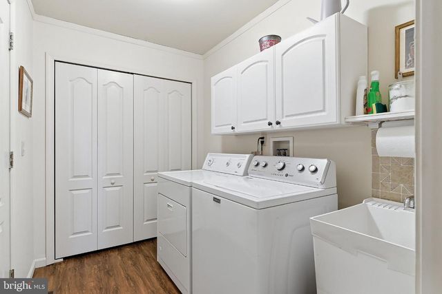 5 JON DR, Barnegat, NJ 08005