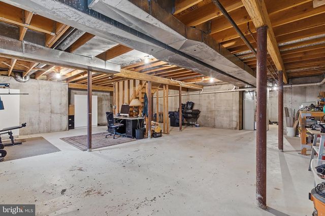 5 JON DR, Barnegat, NJ 08005