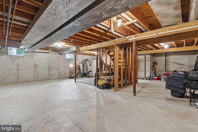 5 JON DR, Barnegat, NJ 08005