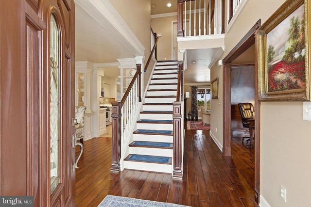 5 JON DR, Barnegat, NJ 08005