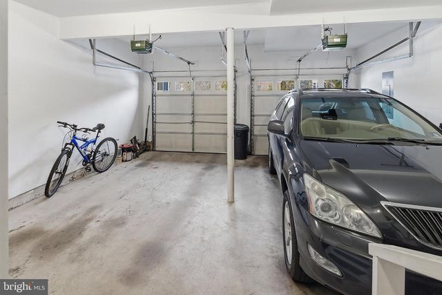 5 JON DR, Barnegat, NJ 08005