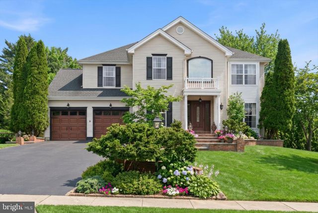 5 JON DR, Barnegat, NJ 08005