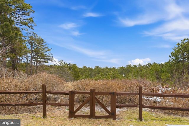 5 JON DR, Barnegat, NJ 08005