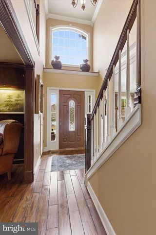 5 JON DR, Barnegat, NJ 08005